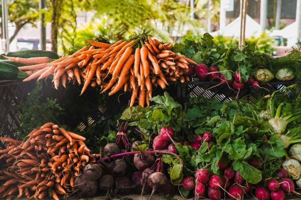 Winter vegetable storage featuring fresh root vegetables including carrots and beets for maximum freshness