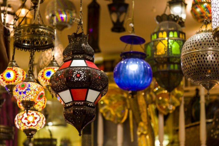 objetos artesanais e personalizados ocupam um lugar de destaque no design de interiores