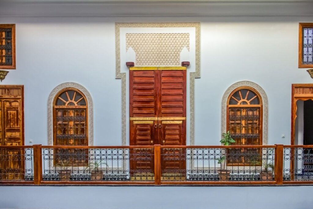 Paysage urbain immobilier marocain montrant les marchés immobiliers et les opportunités d'investissement à Marrakech