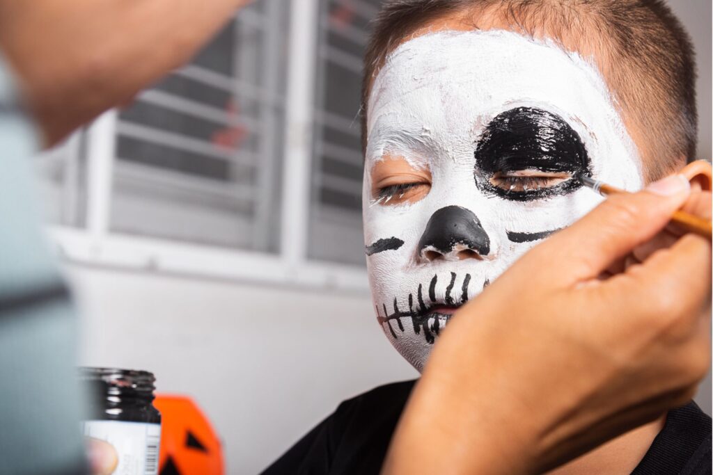 _Halloween Crafts and Costumes - face painting
