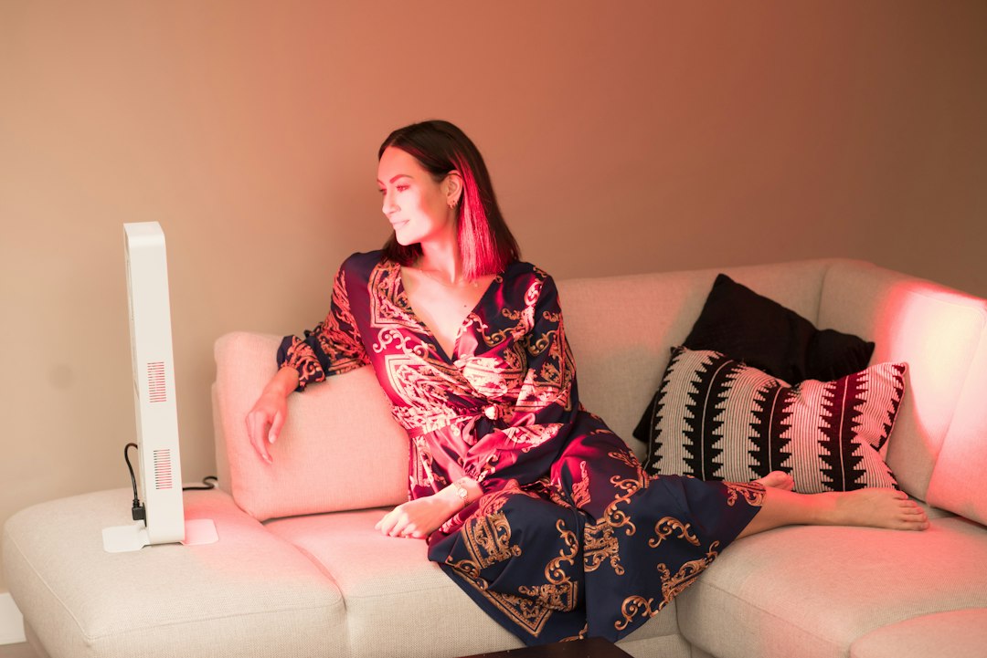 Finnish researcher testing a light therapy device in a Oulu lab