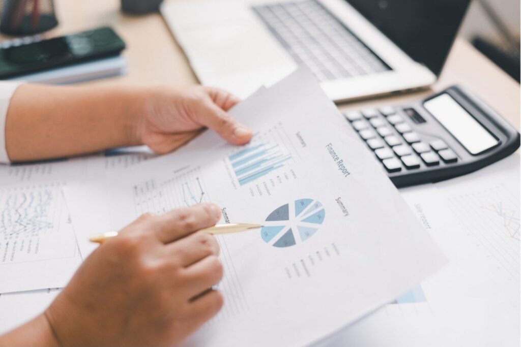 Financial planning chart showing side hustle income growth and entrepreneurship transition timeline